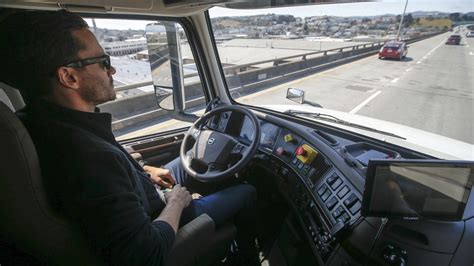 California bill to have human drivers ride in autonomous trucks is vetoed by governor